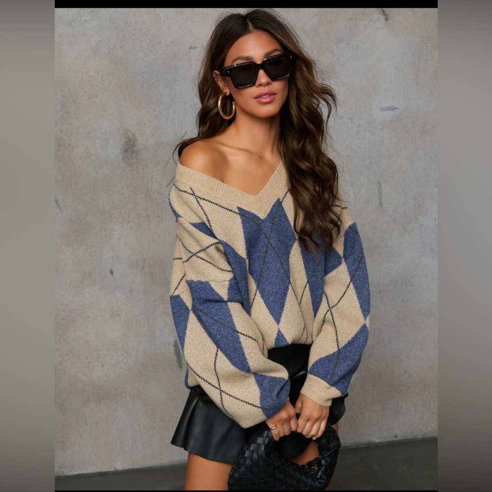 NWOT Vici Oversized Argyle Print V Neck Sweater